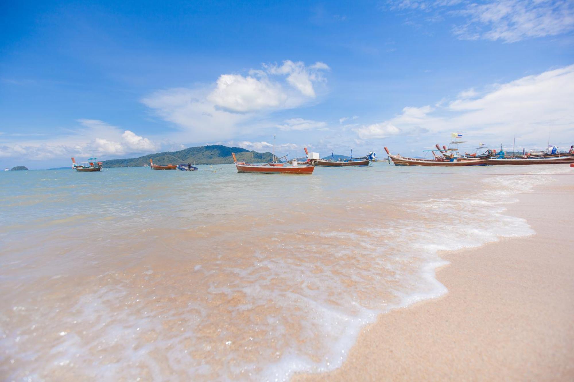 Blue Beach Grand Resort And Spa Rawai Exterior photo